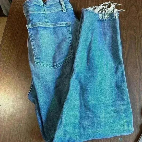 Holster Ultra High Rise Mom Jeans. Size 30. Paper Bag Waist. Raw Hem - Picture 7 of 7